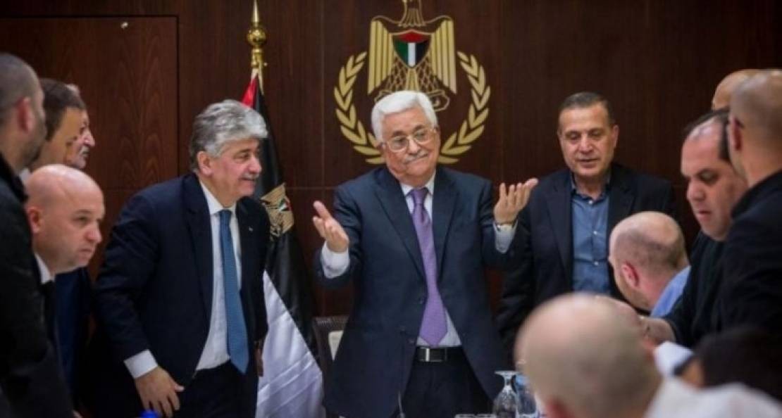 صحيفة: "السلطة" تعود للحضن "الاسرائيلي" تمهيدًا لعودة المفاوضات المباشرة