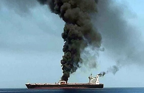 خبير يكشف عن منفذ عملية استهداف السفينة الاسرائيلية