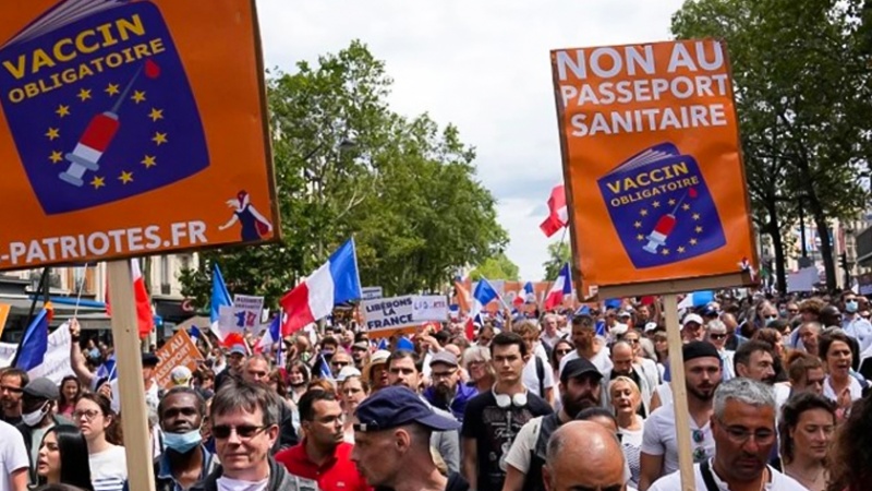 Francia, ancora proteste contro il pass sanitario