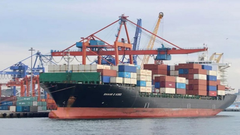 Astrakhan yakınlarında bir İran gemisi çamura saplandı