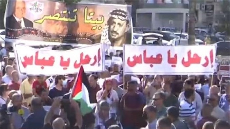 Warga Palestina di Ramallah Berdemonstrasi Tuntut Abbas Mundur