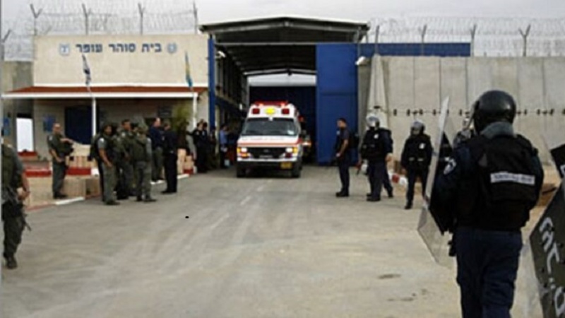 I prigionieri di Ofer protestano contro maltrattamenti