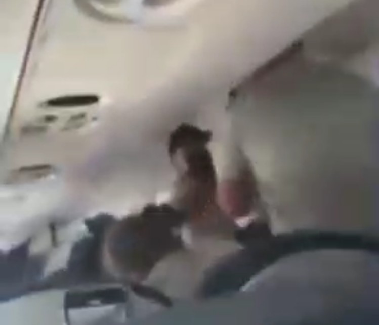 ABD yolcu uçağında kavga!