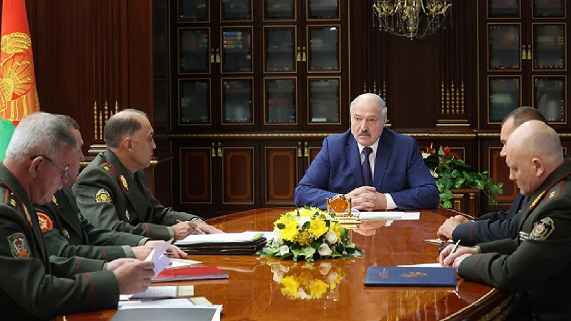 Лукашенко поручил усилить работу по охране границы от незаконного пересечения