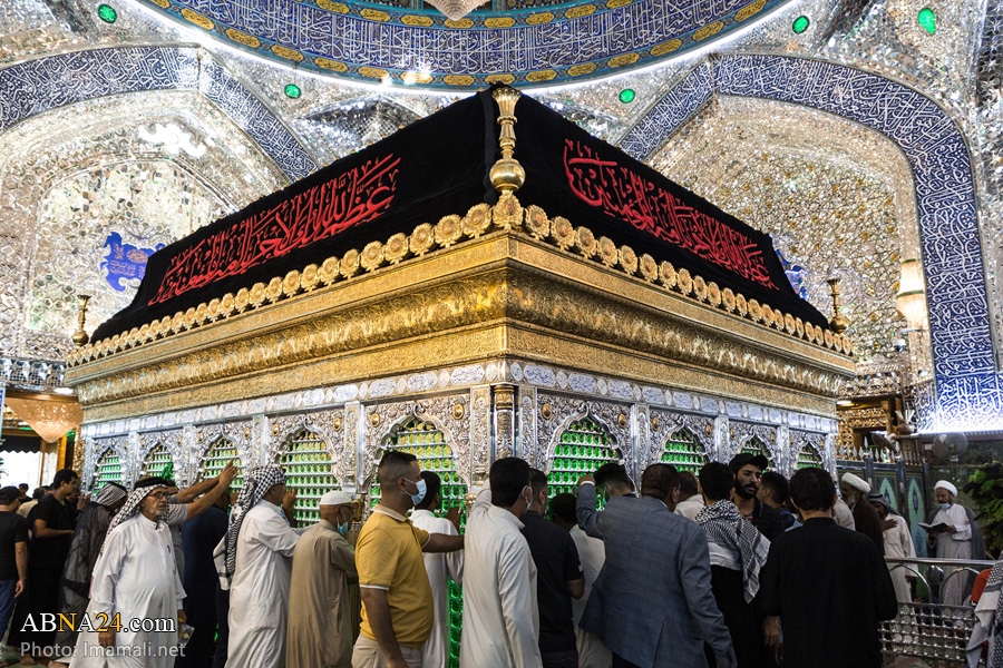 تصویری رپورٹ/ ماہ محرم کی آمد پر حرم امام علی علیہ السلام کی سیاہ پوشی