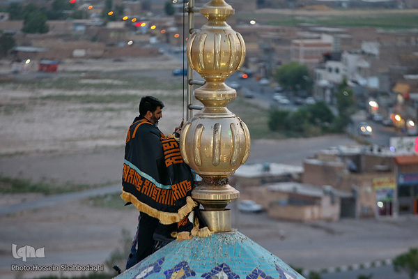 Jamkaran mosque’s flag replaced ahead of Muharram