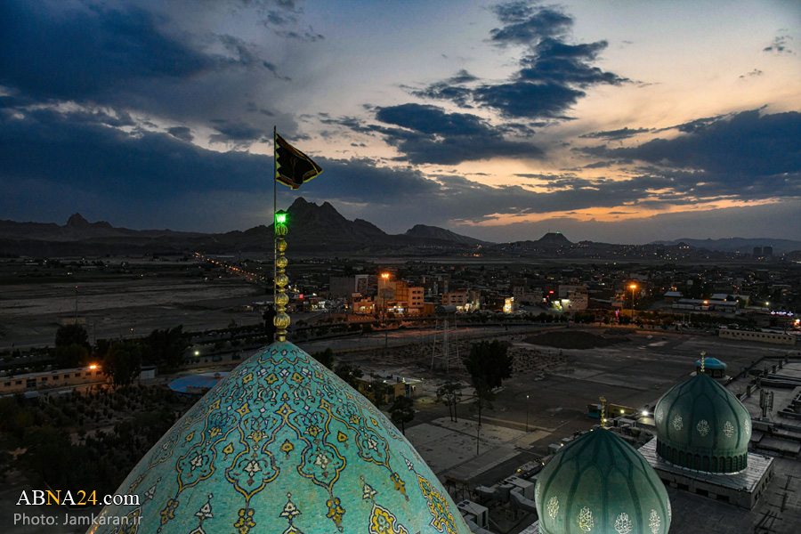  تقارير مصورة / رفع راية الحداد الحسيني فوق قبة مسجد جمكران المقدس