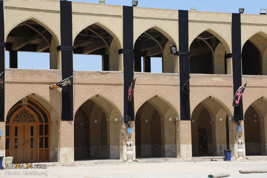 تقارير مصورة / إكساء جدران مسجد السهلة في الكوفة بالسواد لاستقبال شهر الاحزان
