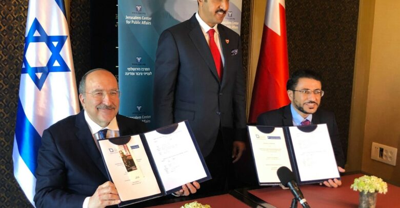 مبعوث ولي العهد الخليفي يوقع مذكرة تفاهم مع“ الكيان الصهيوني الغاصب“ للتجسس على إيران