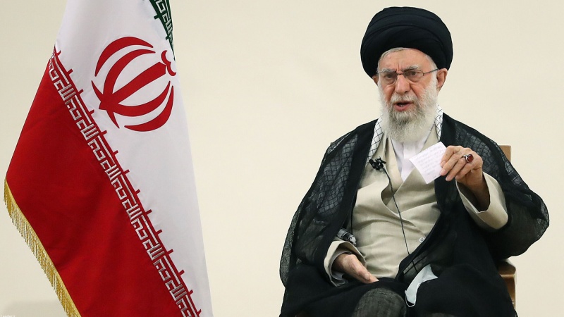 Ajatullah Hamenei: Strani dobavljači pristali su prodati Iranu vakcine tek nakon što je on proizveo vlastitu