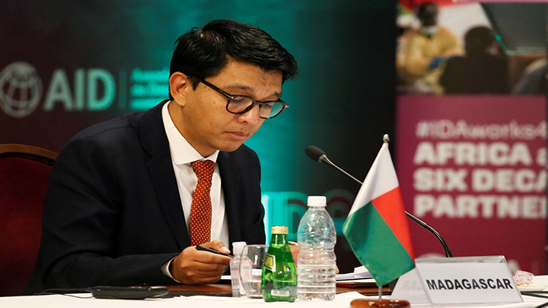 Madagaska : Shugaba Rajoelina, Ya Kori Dukkan Ministocinsa