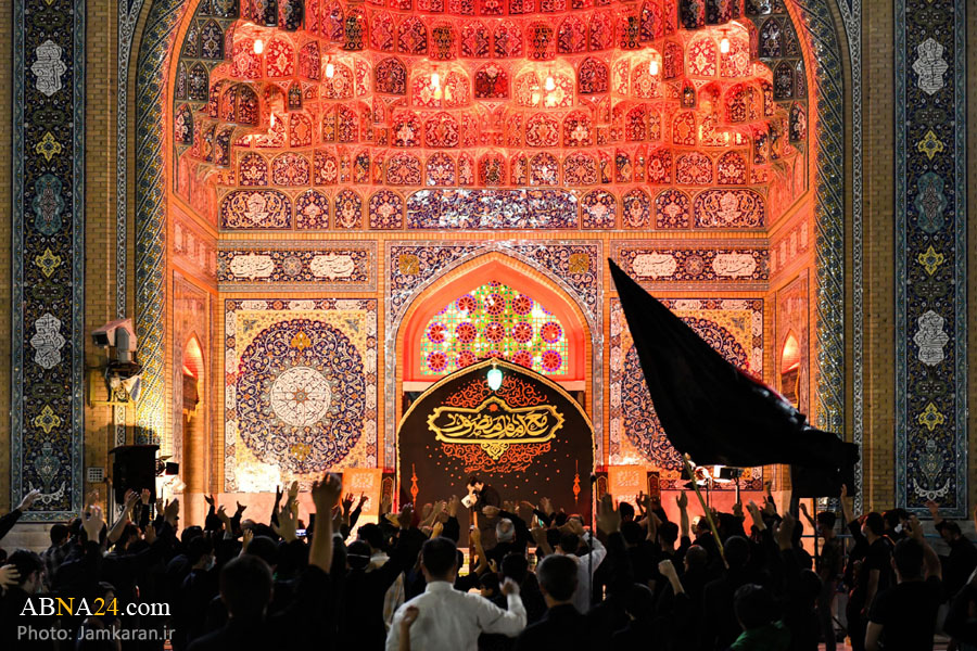 تقارير مصورة / بكاء ولطم لزوار مسجد جمكران في عزاء بنت الامام الحسين (ع)