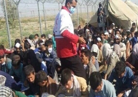 مئات الرعايا الافغان يدخلون الاراضي الايرانية