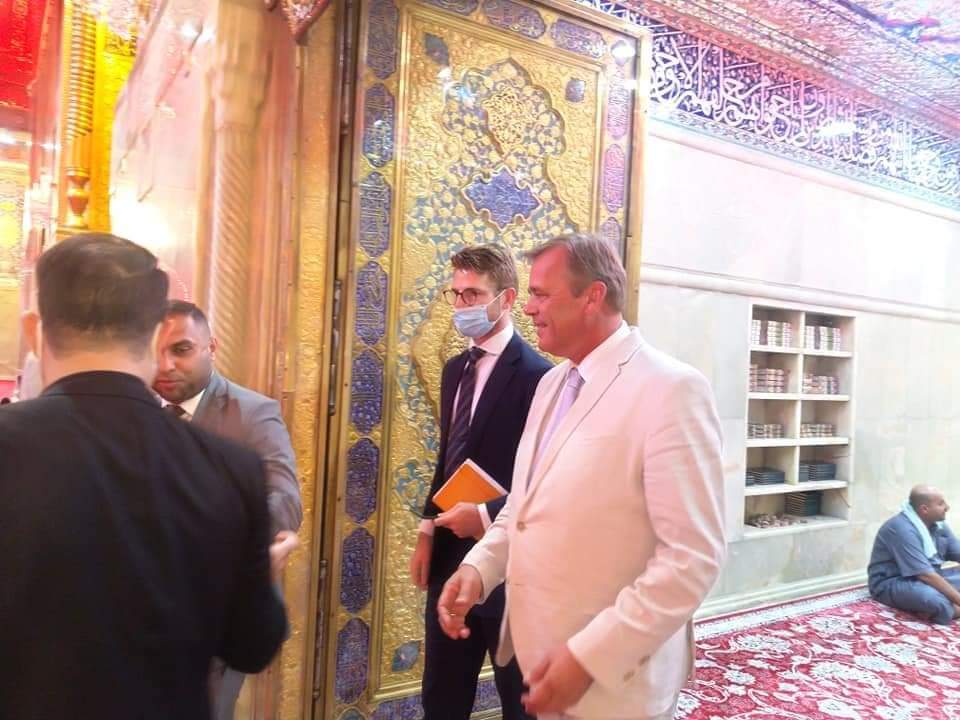 تقارير مصورة / السفير الهولندي بالعراق يزور كربلاء ويؤكد: “الإمام الحسين رمز الحرية في العالم”