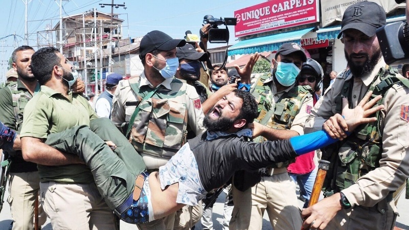 Kashmir, musulmani sciiti arrestati da polizia indiana