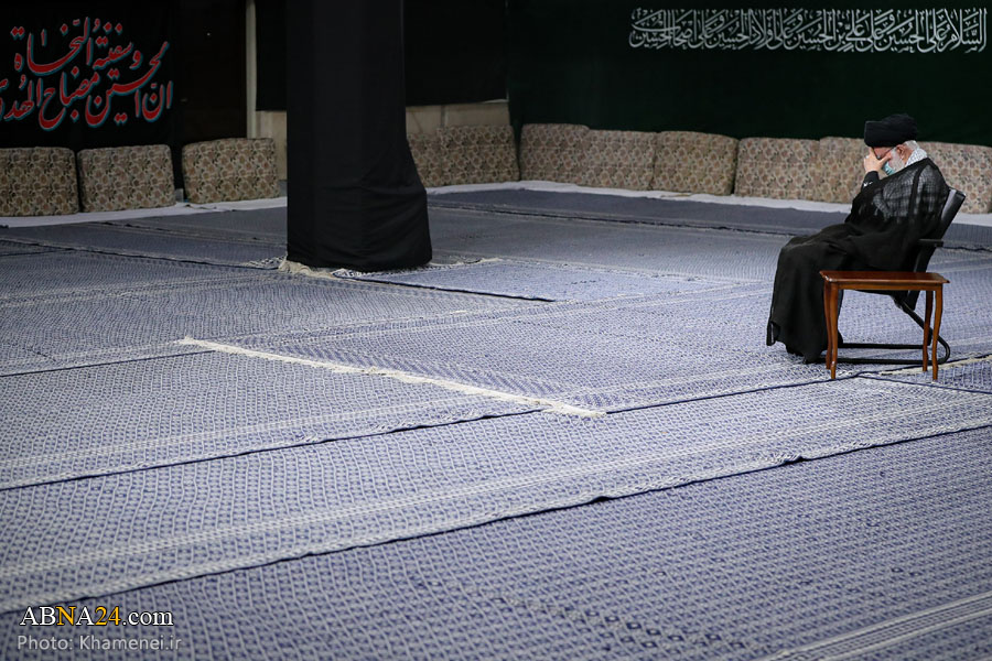 "L'imam Khamenei assiste aux nuits de cérémonies de deuil pour l'imam Hussain (P)"