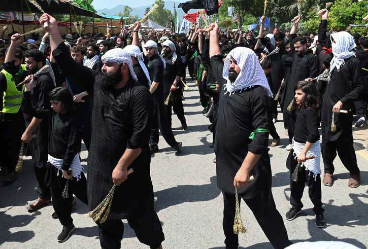 3 شهداء و50 جريحا جراء انفجار استهدف مسيرة إحياء ذكرى عاشوراء في باكستان
