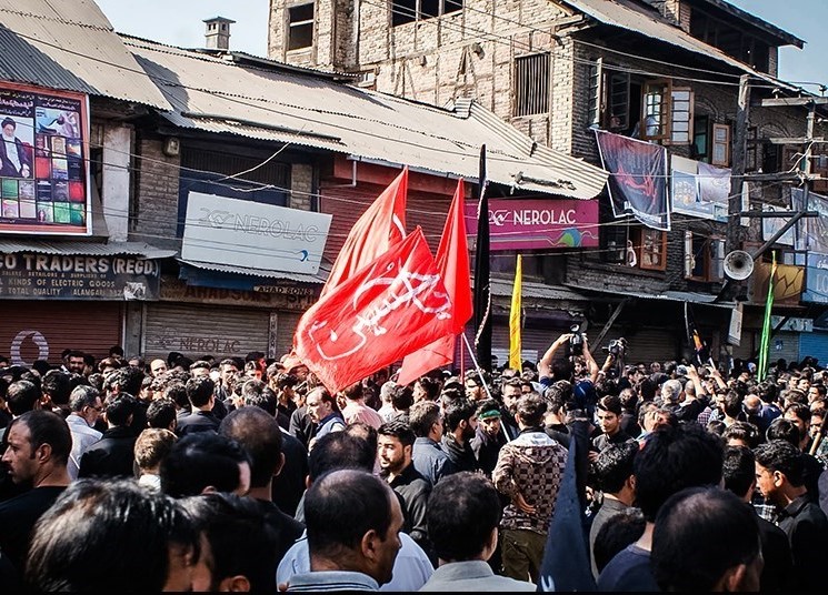 Muslims mark Ashura in Kashmir after police crackdown 