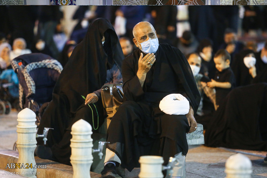 تقارير مصورة / زوار حرم السيدة المعصومة (ع) يشاركون في مجلس عزاء حسيني