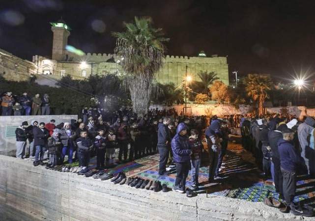 دعوات للحشد وأداء صلاة الفجر بالمسجد الإبراهيمي للتصدي لمخططات العدو الصهيوني