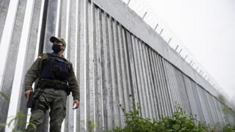 Grecia, barriera anti-migranti al confine con Turchia