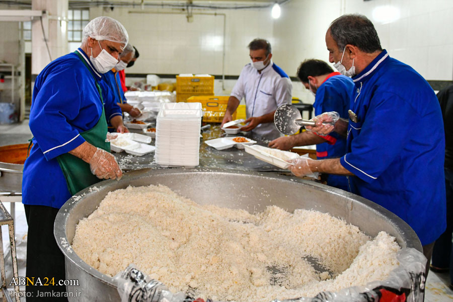 تقارير مصورة / توزيع الطعام الجهاز في أيام محرم في مسجد جمكران المقدس