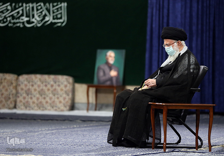 L'imam Khamenei participe à une cérémonie marquant le martyre de l'imam Sajjad (as)