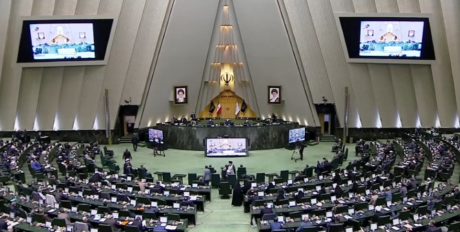 イラン第13期政権の指名閣僚名簿、国会での審査続く