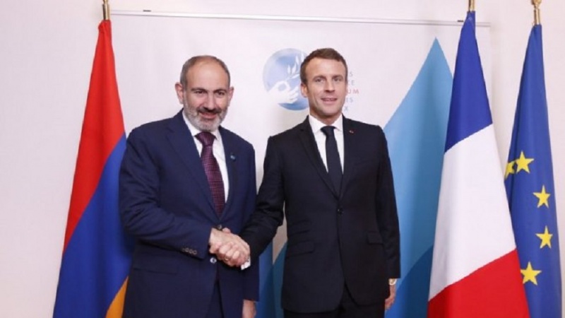 Франса президенти Пашинјанла реҝиондакы вәзијјәти мүзакирә едиб