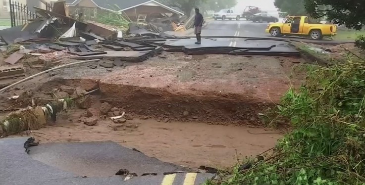 米テネシー州で記録的豪雨、大洪水により少なくとも21人死亡