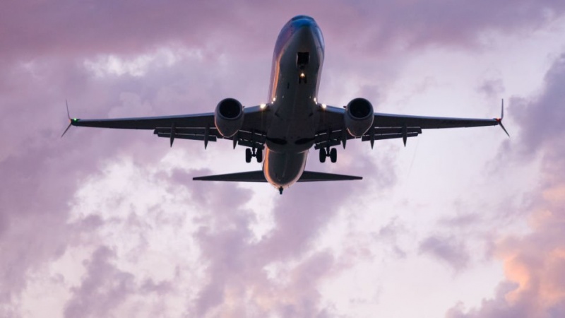 喀布尔机场商业航班停飞；各大航空公司避阿领空