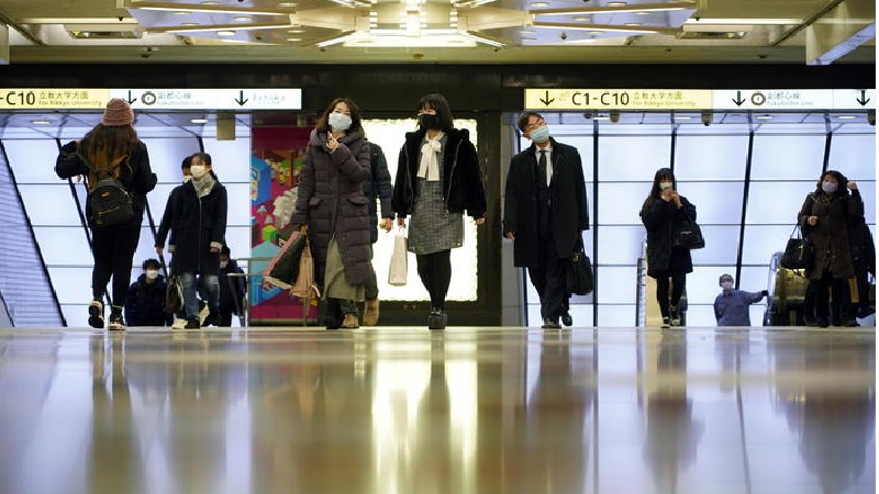 Attacco con l'acido nella metro di Tokyo, 2 feriti