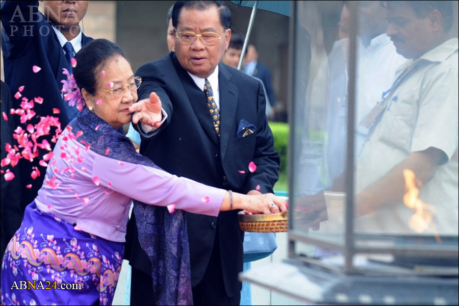 ကိုဗစ္ကူး ေနသည့္ စစ္အာဏာရွင္ ေဟာင္း ဦးသန္းေ႐ႊႏွင့္ဇနီး ေဆး႐ုံမွဆင္း