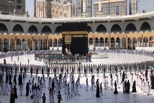 La Kaaba lavée à l'eau de rose et de Zamzam