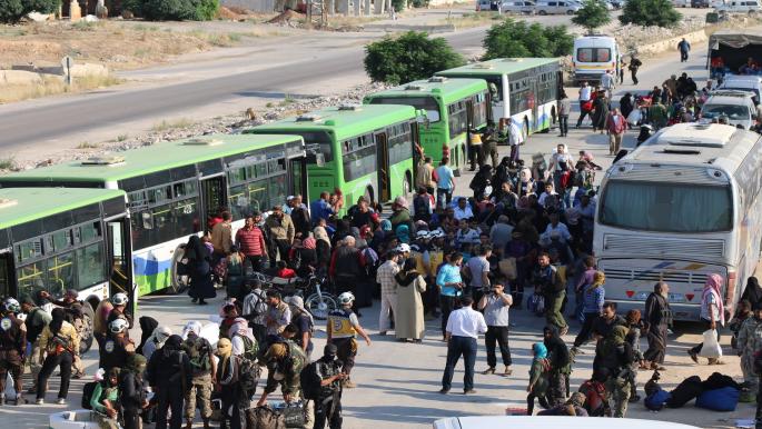 درعا.. خروج المسلحين وعودة المهجرين في هدنة بوساطة روسية