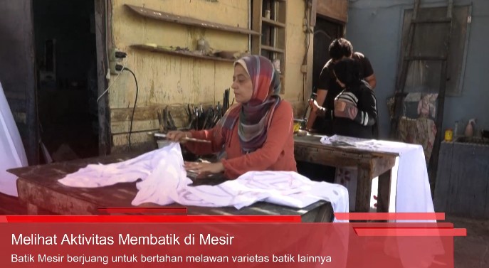 Melihat dari Dekat Aktivitas Pembatik Mesir