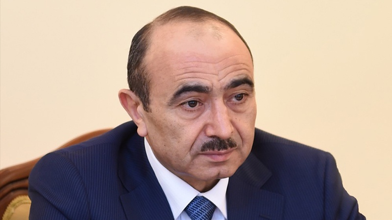 Sabiq rəsmi ağır zərbə altındadır