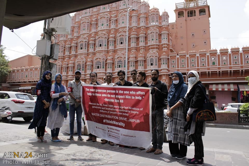 Photos: 'Who is Hussain?' Jaipur city of India distributed 1000 water bottles to passersby during Muharram al-Haram