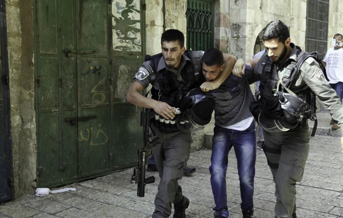 قوات الاحتلال الاسرائيلي تقتحم مناطق في الضفة المحتلة وتعتقل فلسطينيين