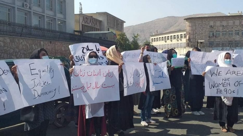 Талибы применили газ для разгона женской акции протеста в Кабуле