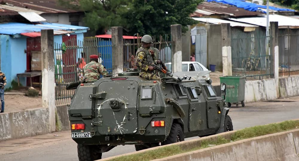 Mídia: rebeldes detêm presidente da Guiné, dissolvem governo e abolem Constituição