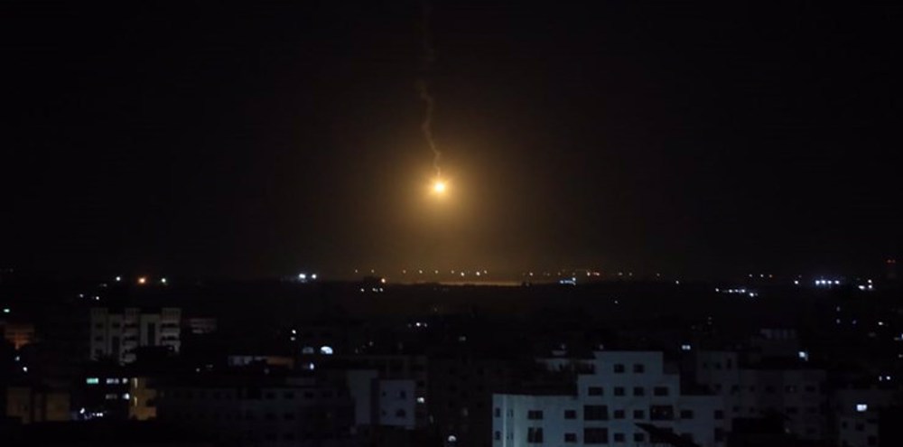 Israeli warplanes attack several areas in Khan Yunis cause entire Gaza to tremble