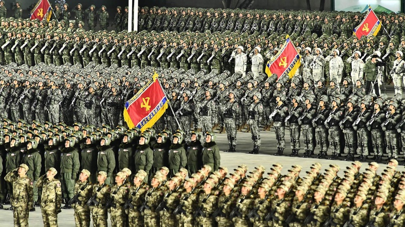 朝鲜举行阅兵式