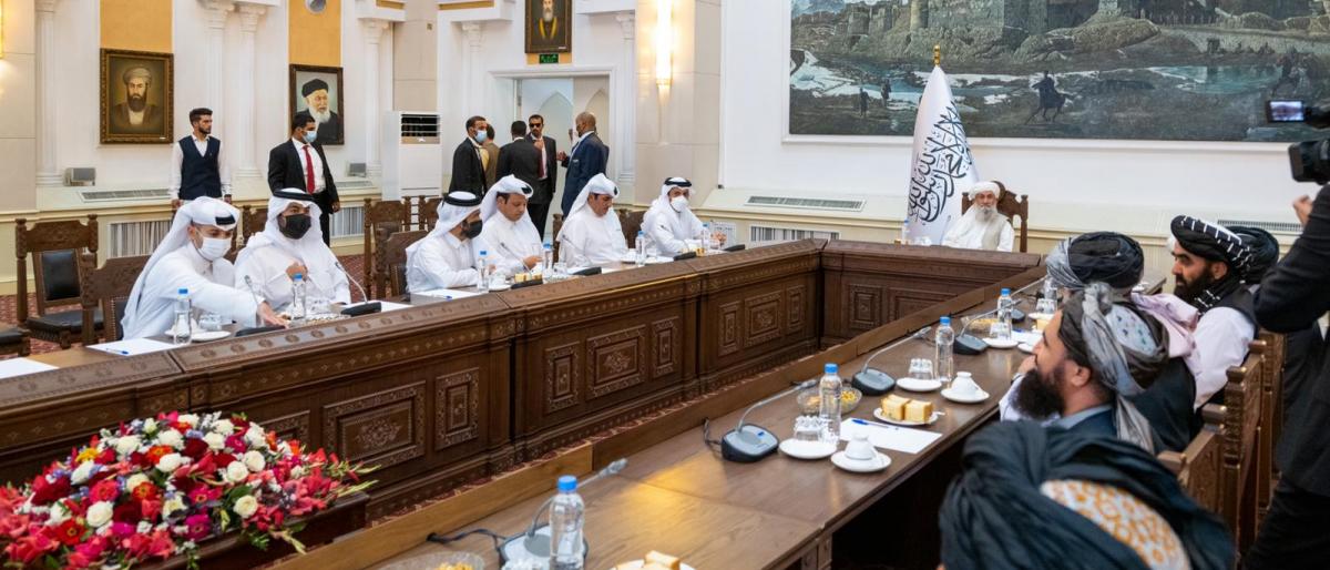 وزير خارجية قطر يجري مباحثات واسعة مع رئيس حكومة طالبان في كابل