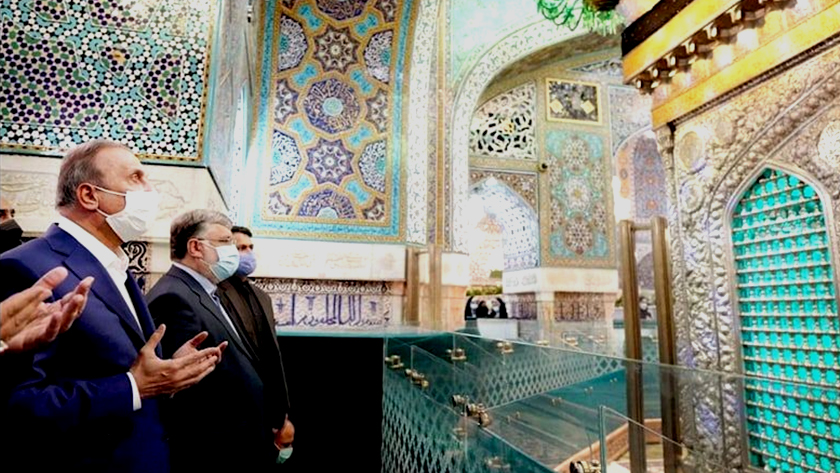 Iraqi PM visits Imam Reza Shrine in Mashhad