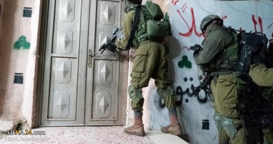 Extremist Jewish Settlers, soldiers attack Palestinian homes, citizens in al-Khalil