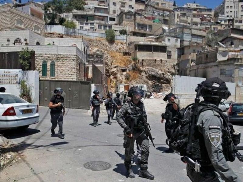 الاحتلال يواصل البحث عن بطلي كتيبة جنين "نقيعات و"كممجي" ويغلق كافة المنافذ المؤدية لجنين