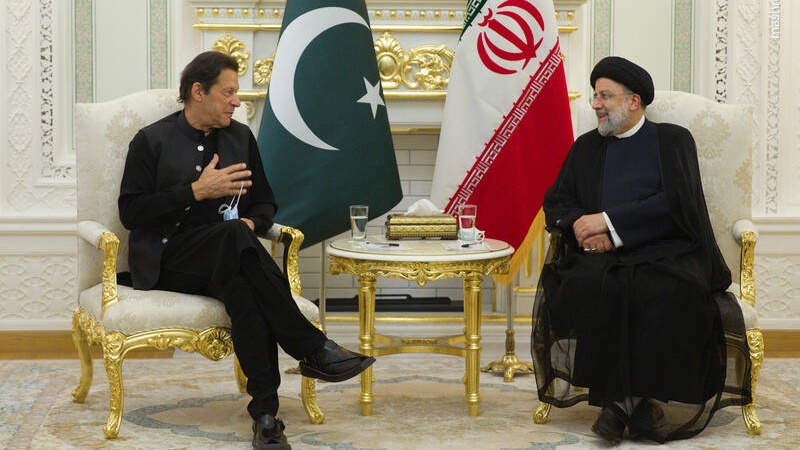 صدر رئیسی اور عمران خان کی ازبکستان میں ملاقات، علاقائی مسائل پر گفتگو