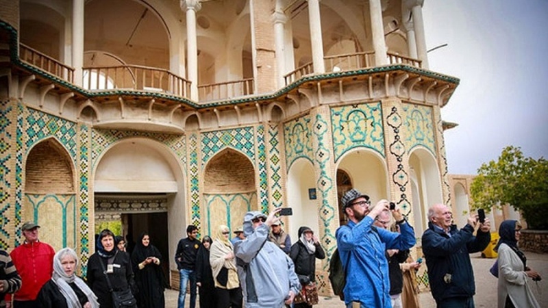 イラン観光大臣、観光ビザの発給再開を表明