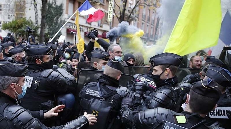 Франсада етираз шәнбәләри давам едир